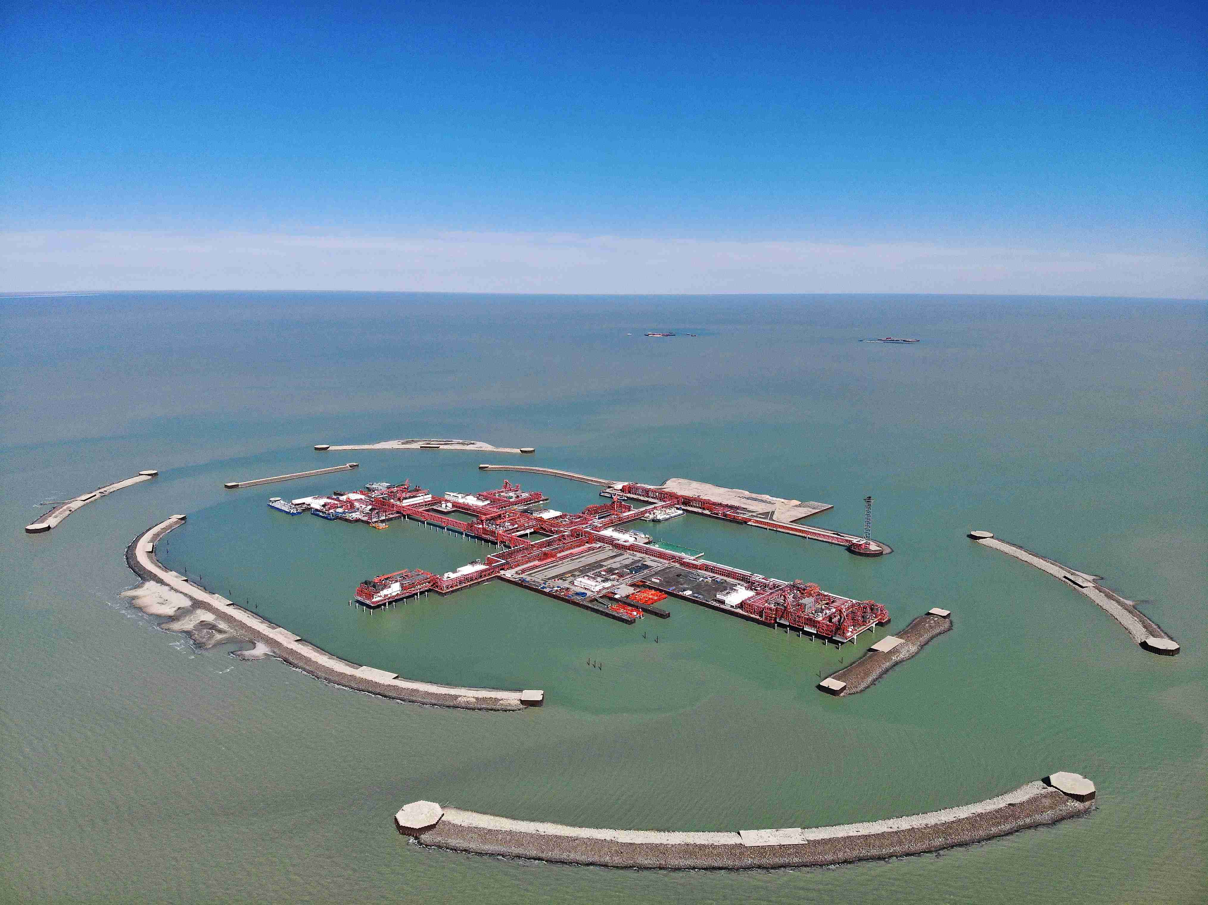 Жағажайдағы жалаңаш украин әйелдері